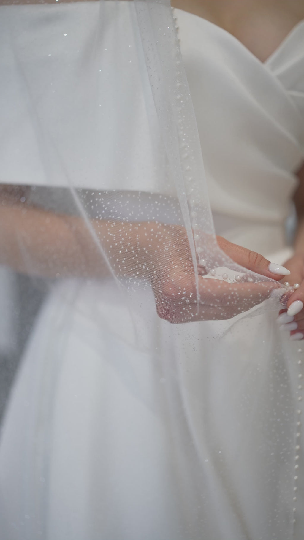 Glitter pearl trim veil