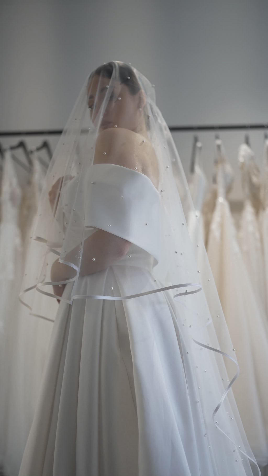 Pencil edge pearl wedding veil
