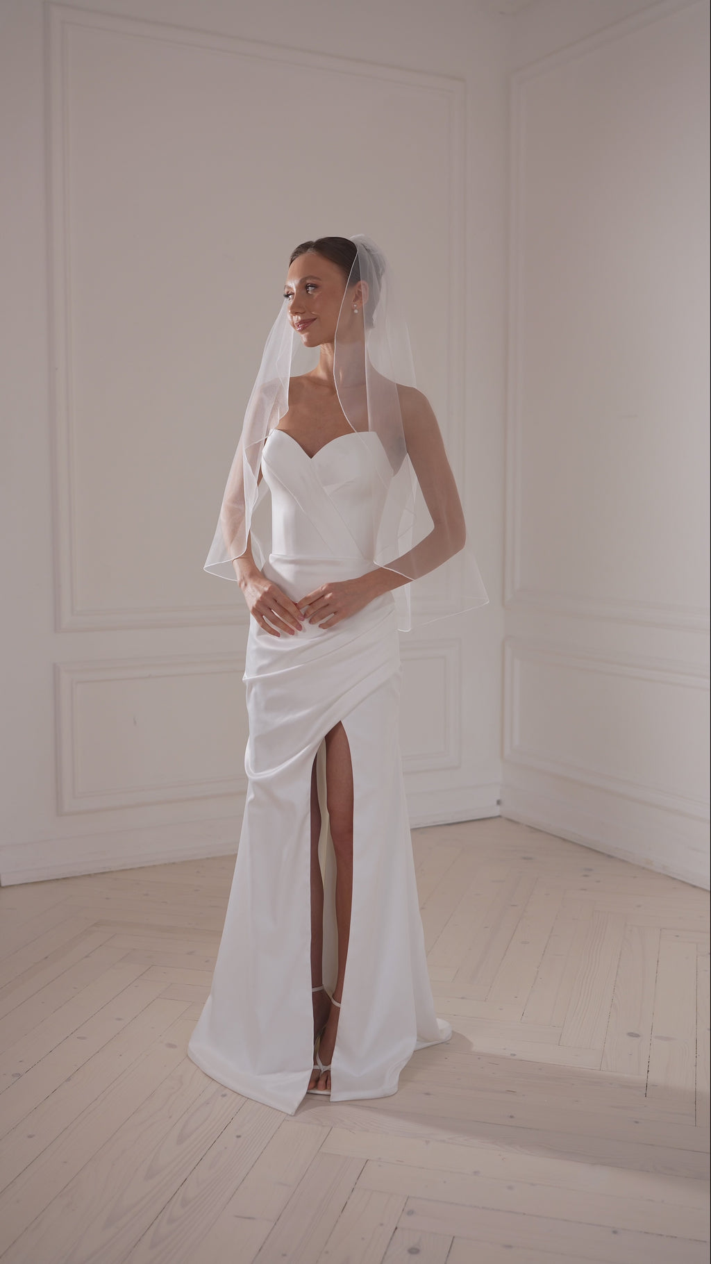 Pencil edge wedding veil | Single layer cascading veil